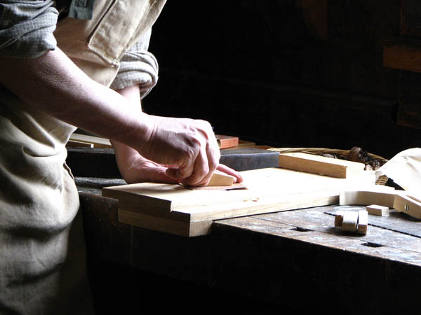 Ofrecemos un servicio de <strong>carpintería  de madera y ebanistería en Sueras/Suera</strong> adaptado a las necesidades del <strong>cliente</strong>.
